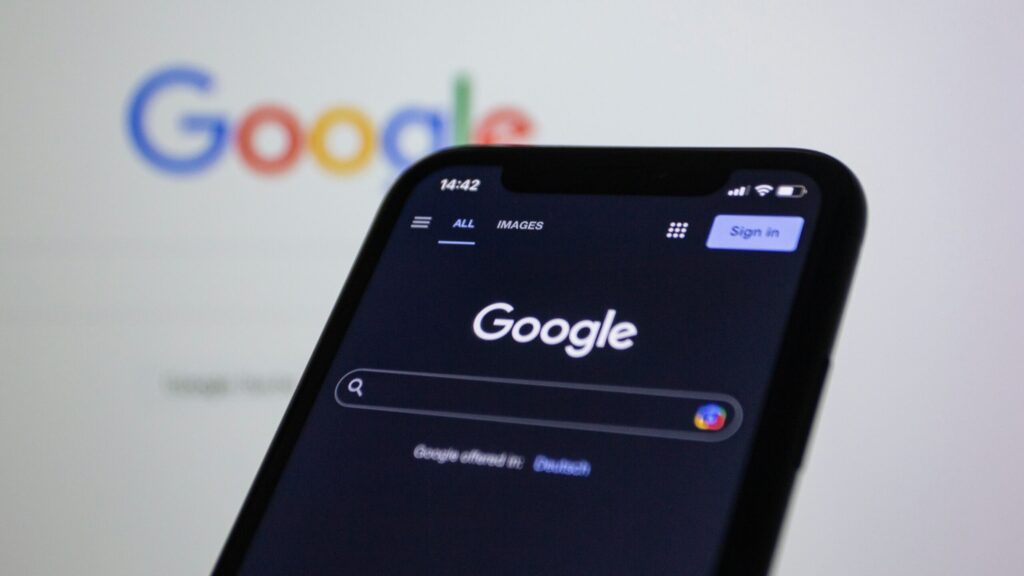 GoogleトレンドにGemini機能を追加、関連トレンドを自動比較